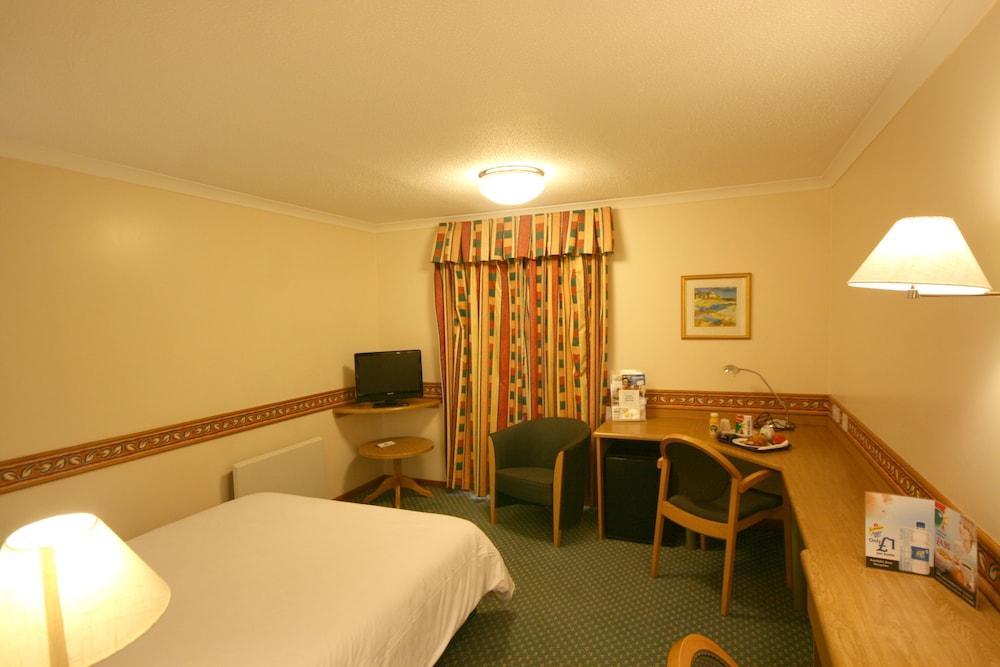 קאסל דונינגטון Days Inn By Wyndham Donington מראה חיצוני תמונה