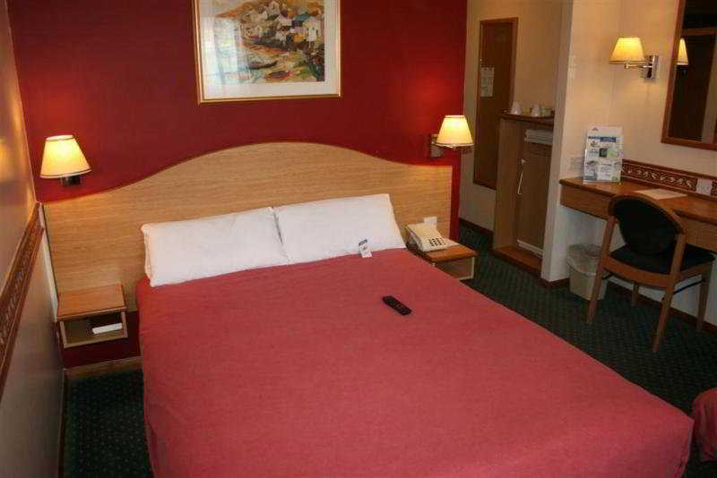 קאסל דונינגטון Days Inn By Wyndham Donington מראה חיצוני תמונה