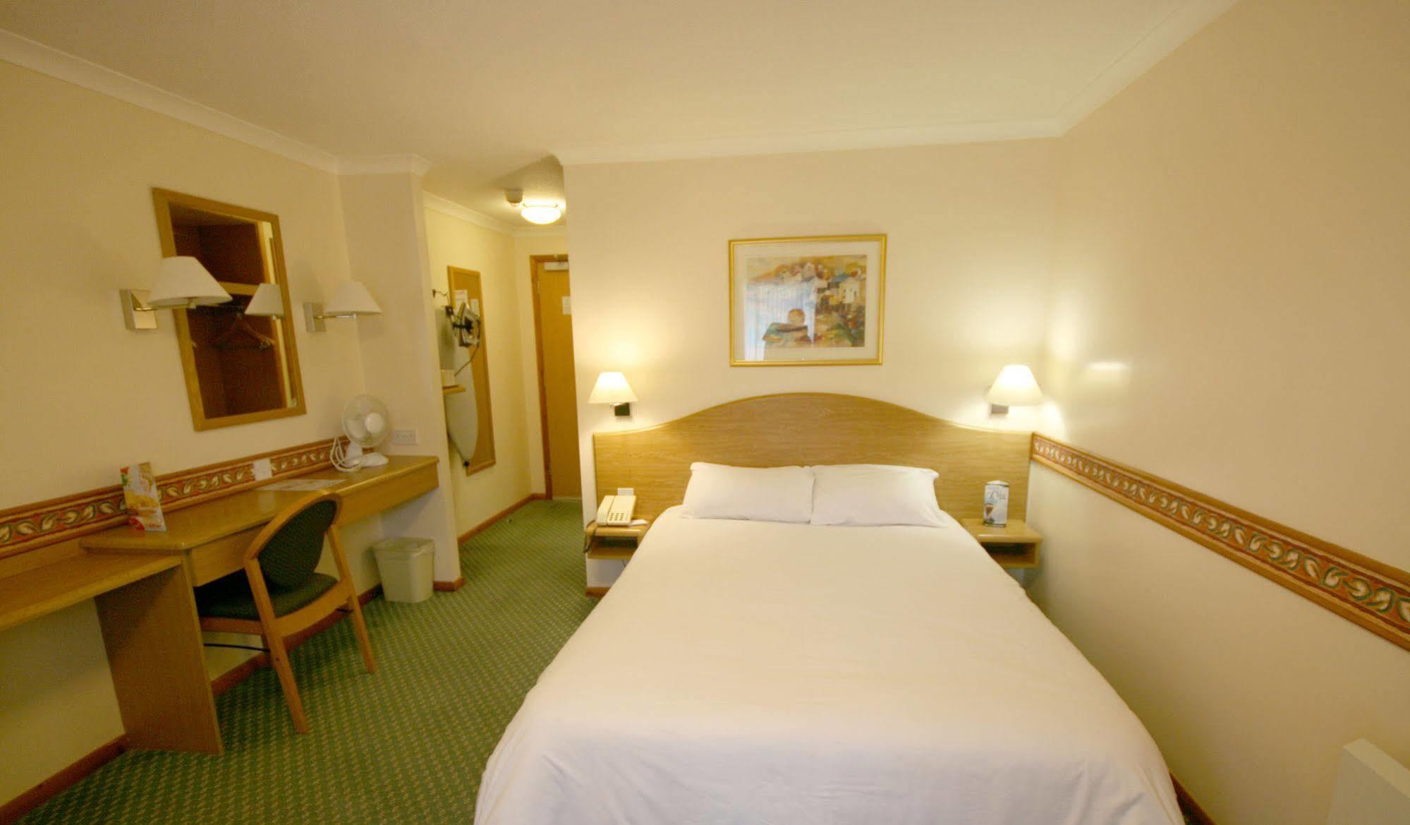 קאסל דונינגטון Days Inn By Wyndham Donington מראה חיצוני תמונה