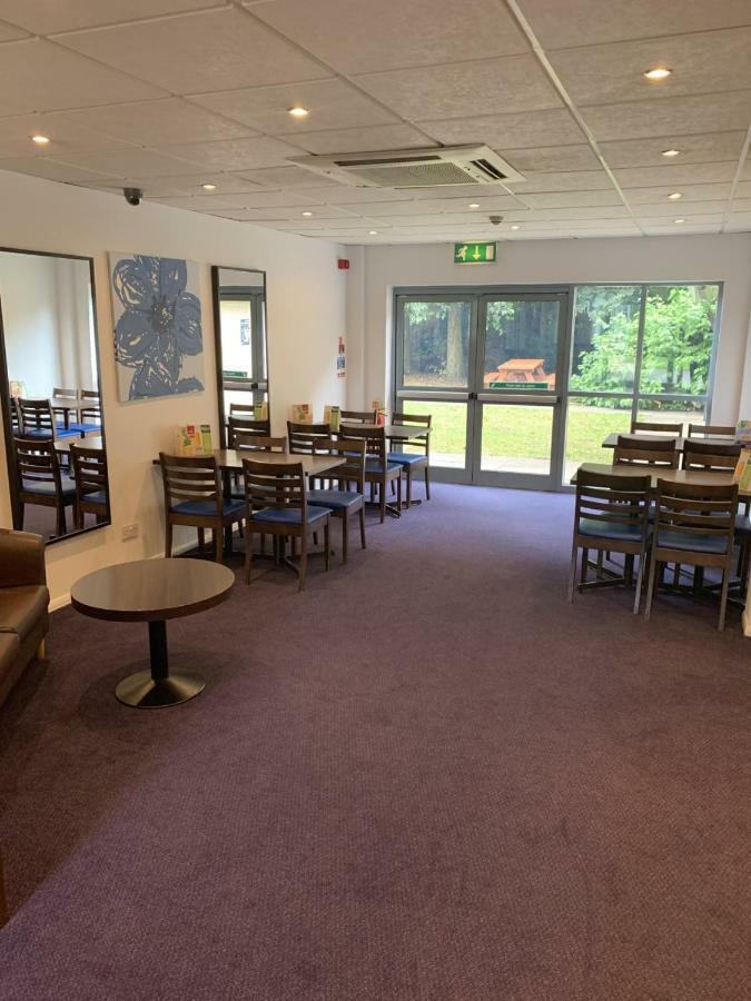 קאסל דונינגטון Days Inn By Wyndham Donington מראה חיצוני תמונה